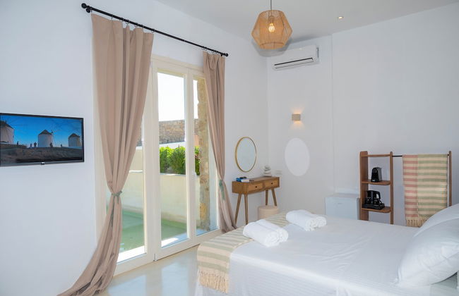 Adyton Luxury Suites & Pools Mykonos - Photo 3