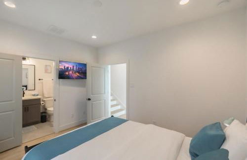 Luxury Charming 3BR 3Bath Free Wi-FI 8 Guests, Gated Home, Houston Downtown - Photo 11