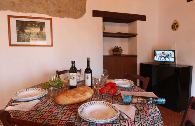 Farmhouse Bliss With Pool, Wine and Tails - Photo 19