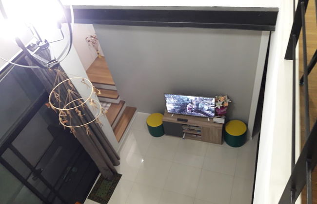 New Loft Modern Home - Photo 13