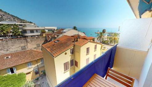 55E - Superbe studio climatisé entièrement rénové au 5ème et dernier étage sur le bord de Mer de Menton - Foto 3