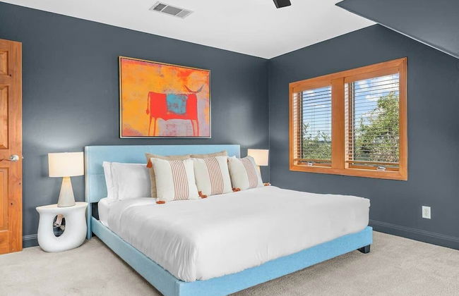 Luxurious Lake Park House: Sleeps 25, Pool, Hot-tub, Firepit and Game Room! - Photo 9