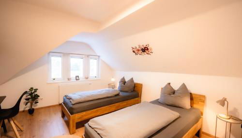 Evelyns Apartment, nahe der Therme und dem Zentrum, privat Parkplatz, Balkon, Highspeed-WLAN - Foto 5