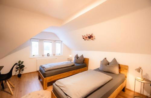 Evelyns Apartment, nahe der Therme und dem Zentrum, privat Parkplatz, Balkon, Highspeed-WLAN - Photo 5