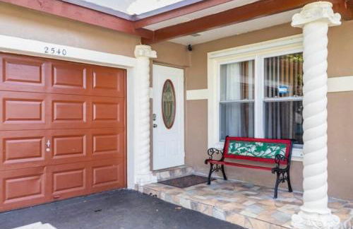 Awesome 4 bedroom pool house King bed - Foto 12