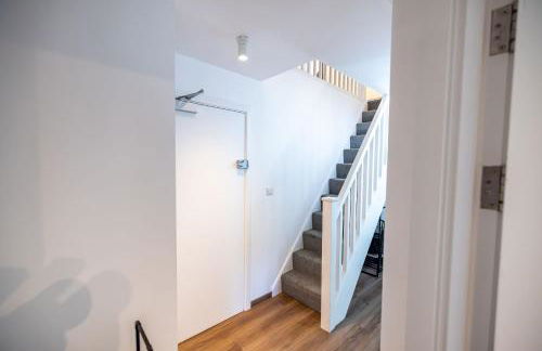 Modern 2-Bed Apartment - Near Train and Town - Parking Available - Foto 29