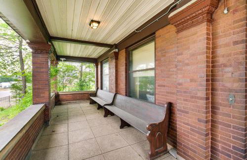 2 Mi to Lake Erie Spacious Retreat Near Cafes! - Foto 2