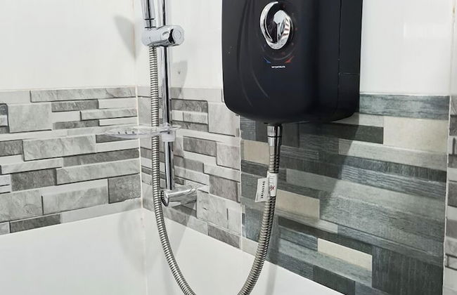 Gorgeous Quiet & Comfy Close to Highway - Foto 22