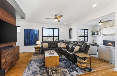 4BR Home with 4 Private Bathrooms 20 Min from Airport - Foto 14