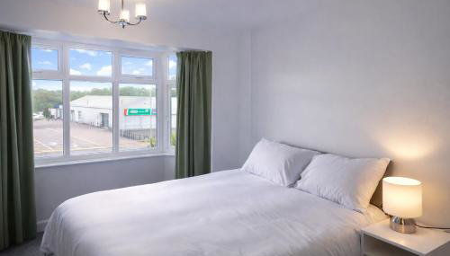 Contractor Friendly 3 Bed Home in Grantham with Free Parking Sleeps 5 - Foto 4