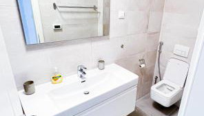 The Place Apartments - Foto 5, towels, Shower