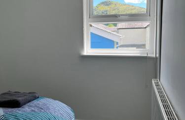 4-6 Guests in centre location with stunning views - Photo 14