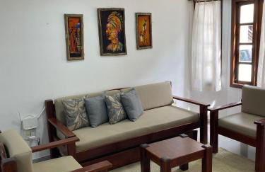 AP06 Espaçoso a 3 Minutos a Pé da Praia de Taperapuã, Acomoda até 8 Pessoas! - Foto 8