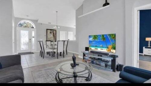 Spacious 3 bedroom pool home with lake view - Foto 3