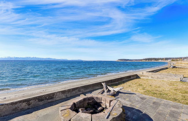 Waterfront 4bdr w/ Deck, Stunning Views, Fire Pit Cedar Street by Avantstay - Foto 33