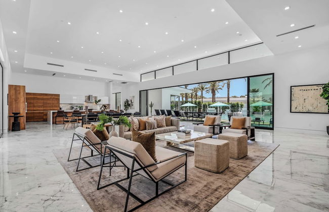 Sleeps 17 Pool & Pickleball Sun-kissed Desert Escape Bravo Villa #1 by Avantstay - Foto 16