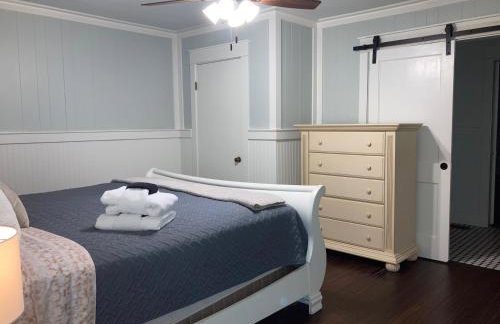 Tucked Away Newly Renovated 4 Bedroom 2 Bath Sleeps 12 - Foto 9