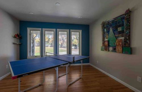 Massive 4 bedroom home Sleeps 19 - Foto 17