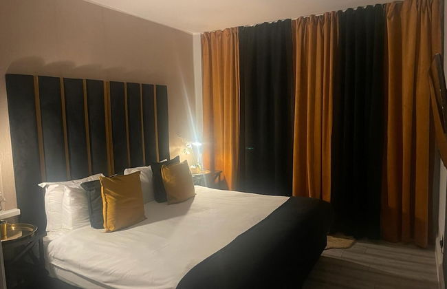 1 Bed Flat - Sleeps 2 - Jacuzzi - Parking - Wifi - Foto 2