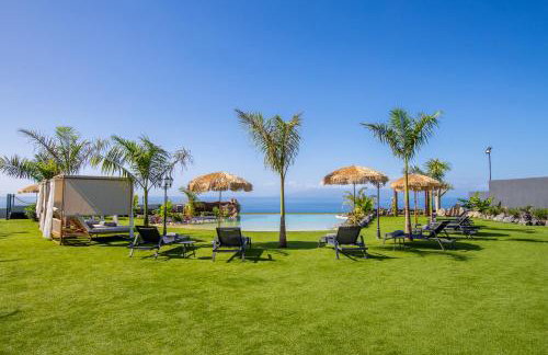 Apartamento de Lujo con Jacuzzi Privado, Piscina y Vistas al Mar - Foto 69