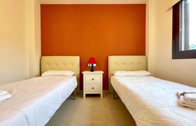 Sunlit Villa Near Golf - Foto 11