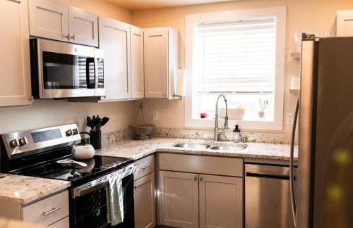 Eastside Suite-Cozy 3 Bedroom Home next 2 Downtown - Foto 19