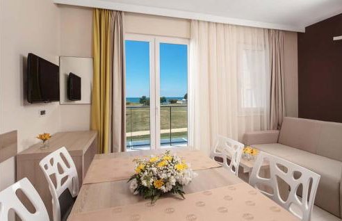 1 Bedroom Stunning Apartment In Umag - Photo 10