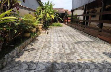 Ampla casa em condomínio a 300mt da praia - Foto 2