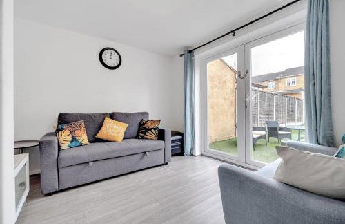 Bella Homes-Spacious 4 bedroom Modern Town house Romford - Foto 24