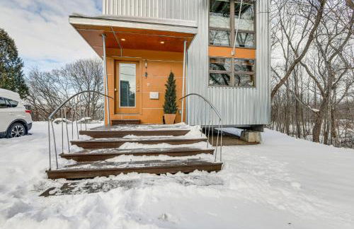 Couples Retreat Near UVM! Unique Studio with Deck - Foto 4