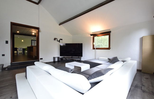 Luxury Villa With Pool - Photo 13