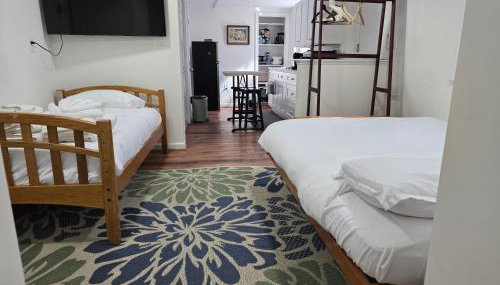 Harvard Sq 5min walk to main gate sleeps 6 free one car parking - Foto 5