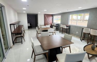 Ap próx ao Shopping com garagem, piscina e ar - Foto 41