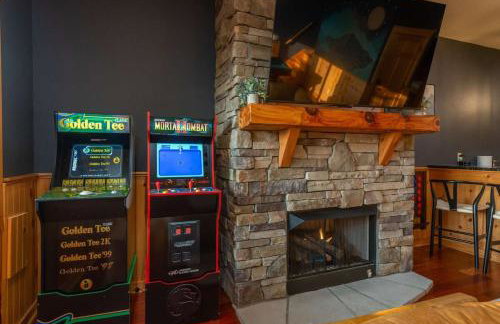 2 Cabins ~ Sleeps 22 ~ 100 Feet Apart ~ Ski in out - Foto 10