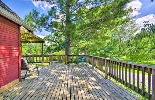 Charming Farm Cottage with Fire Pit and Grill! - Foto 24