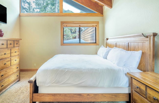 Frosted Shore by Avantstay Luxury Lake Views - Photo 25