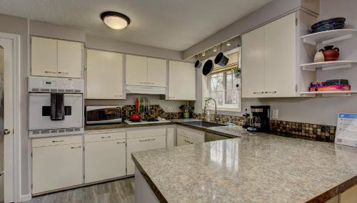 Sunset Home perfect for extended stays with fully fenced in yard, designated office, two living rooms, located across from Boise Foothills and close to Bogus Basin in Boise's North End - Foto 5, Other