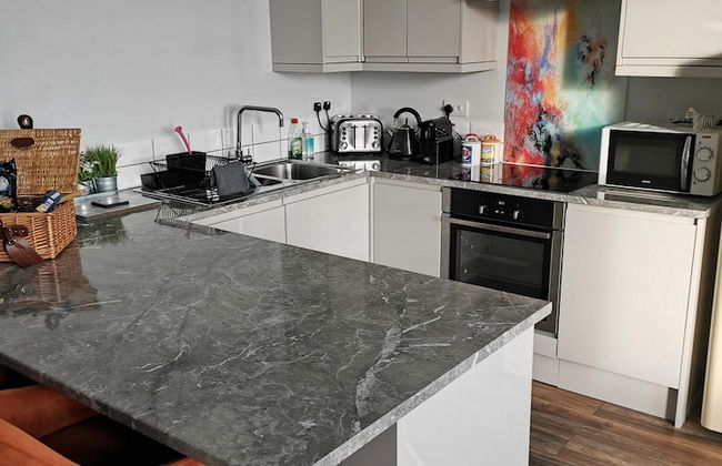 Upmarket 2 Bedroom Apartment With sea Views - Foto 4