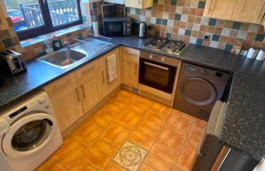 Home in Cwmbran with free onsite parking - Foto 4