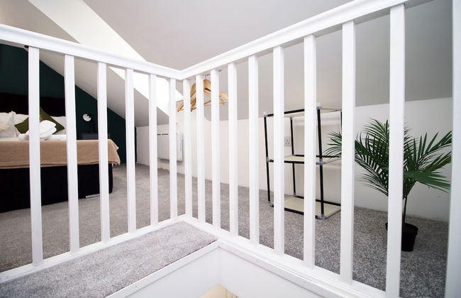 Skyline Immaculate 2-bed Apartment in Swansea - Photo 27