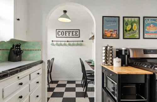 Visit the Beach from a Historic Downtown Apartment - NRP21-00092 - Foto 27