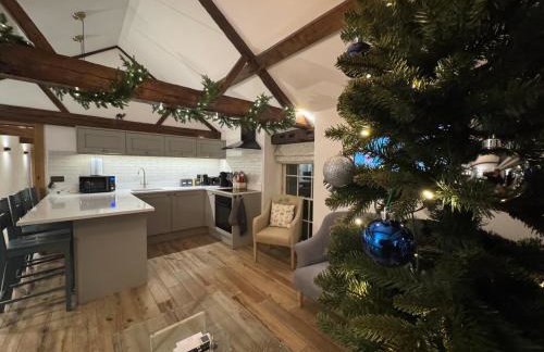 The Menagerie - Photo 23