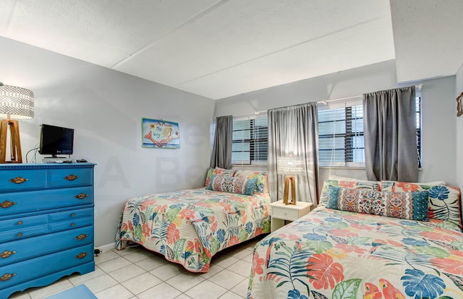 Spacious Oceanfront Condo, Easy Access to Private Fishing Pier by RedAwning - Foto 3