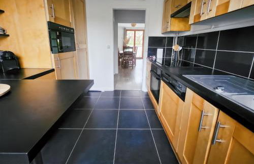 Appartement Chaleureux, Jardin Privé, Centre ville - Foto 5