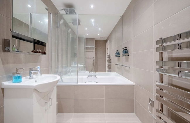 Central 2BD Flat w/ River View Balcony - Vauxhall! - Photo 20