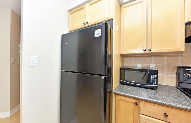 Sarkar Suites - 3888 Duke of York Blvd - Photo 16