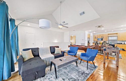 Houston Getaway by Downtown Pool Table Pets - Photo 2