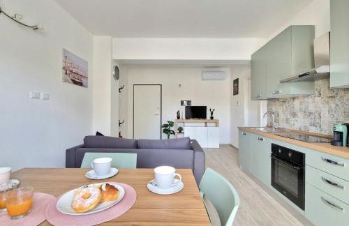 Centro Piazza Wi-Fi AC Balcony Design by WE HOST YOU - Foto 17