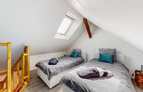 Lovely Apartment In Neuilly Le Vendin - Photo 4