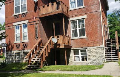 Spacious Industrial split level with a Balcony - Photo 15